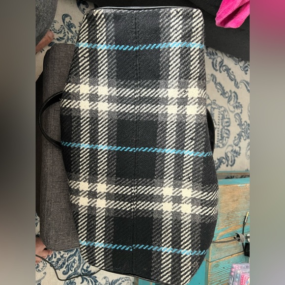 Burberry tote - Picture 13 of 15